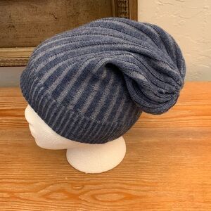 Urban Outfitters NWOT Rib Slouchy Beanie - OS